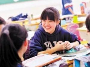 ��ɳŮ��ѧ�� ������ֱ���ϵ۲���ƽ