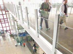 Ůͯ������վ¥׹����ĸ���̾�