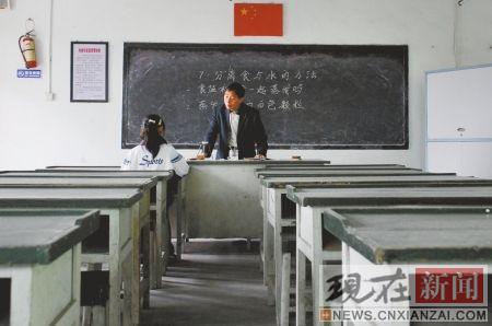 ѧУ������Ǩ 19λ��ʦר��һ��ѧ��