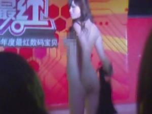 Ϊ������ϧ�ѹ� �ɶ�Ů��ѡ�����ֳ����壨ͼ��