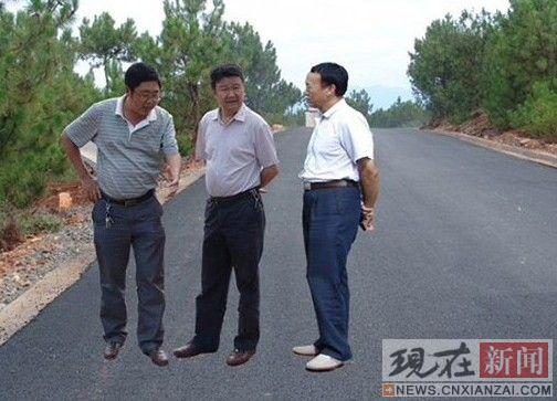 �Ĵ���������"�쵼�Ӳ�ϳ���"ԭͼ