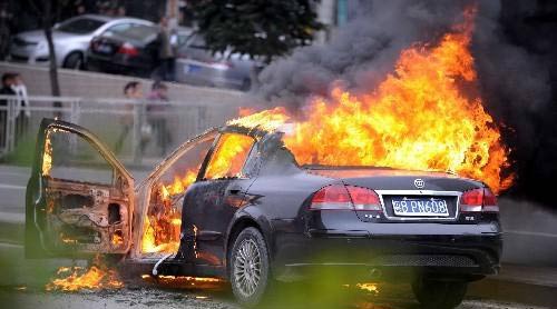 ����һ����ʻС�γ�ȼ�����[��ͼ]