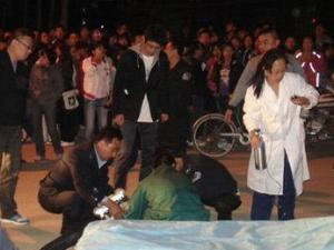 ����ѧŮ������ײ�� �������Գƹ����ָ���֮��