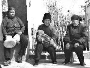 ����17��ǿ��������ظ�Ů �ܺ��ߴ���Ĭ