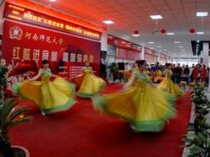 ����ʦ��ʳ�þ��к����� ѧ���߳Է�������