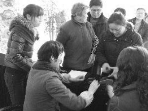 ���ճ������ÿ�������ɷ�100�˻ƽ�100�˰���