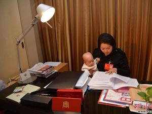 ����ͬ����λʮ�˴�Ů����ЯӤ���λ�