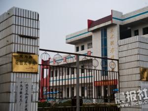 Сѧ��ʦ���Ů�� �ݳ�һ��һ��Ǯ