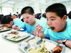 ��������һ��ֻ�ܳ�9�֡� ˭�ȳ���˭���ߣ�