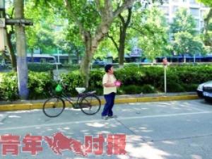 ���۶����糿�ϰ�ͣ���� ĸ��ÿ���ﳵ��ǰռ��λ