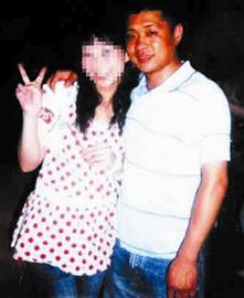 ��Ů���Ͻ�¶ð������ƭ������