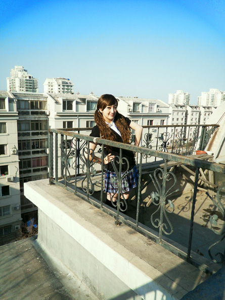 ����������Ů����Ϸ��¥����ŭ