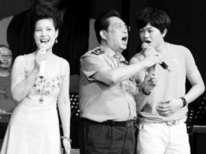 ý������˫��֮�����У�ǿ��Ů��ʦ ��Ů������