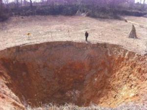 �Ĵ�һ���Ӿ�6��ҹ�����γ�ֱ��20�ס���ӡ�(ͼ)