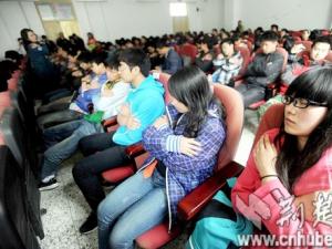 ���˸���ѧ����У���� ��һ�ÿ�Ϊ�����������