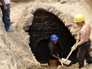 ɽ��̫ԭ����·�θ����ֲ�����Ѩ