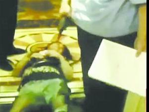 ����Ů������Ϯ���ɳ�����С�� ������15��(ͼ)