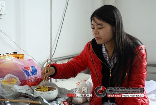 Ů��ѧ��ʡǮÿ���һ�ٻ�θ��