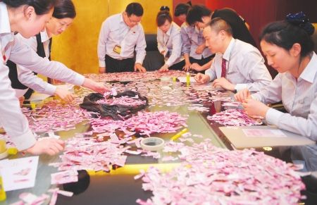 �Ĵ�Ů�ӽ�5��Ԫ��Ʊ˺����Ƭ