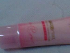 ��������ʾ�����þ�Һ��ðϴ������Ů��