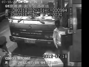 ˾����Ů�շ�Ա�����ڽǽ����������� һ������������ͻ�