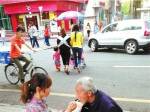 ����Ů������ؤι����ָ������ Ŀ���߳��ǰ���