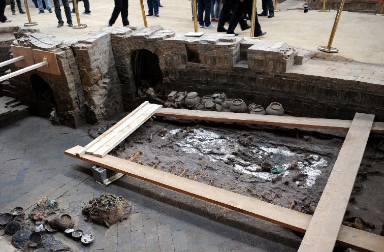 ���ݷ�����쾵��������Ĺ