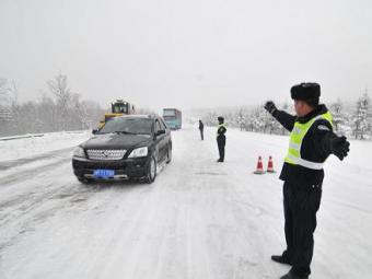 ����ǿ��ѩ��ͨ���� ��Сѧ�׶�԰ͣ�Σ�ͼ��