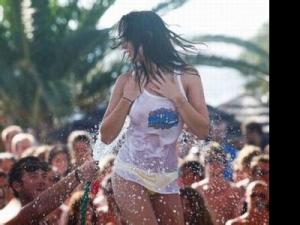 ���̱�İ��Ů�ӿ���Ц��ˮ�� ����������386���̼����½�