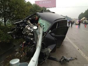 �Ĵ�ԽҰ��ײ�˺�����������ײ��1��3�� ����ŭ��Ӧ�м���