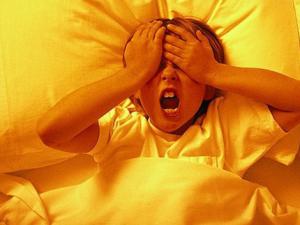 ����Ů��˯��ʱͻȻ������� ���ѣ������з��գ�˯���������