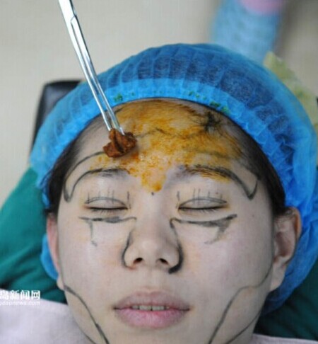 Ů��ֱ�����ݳƹ�����������Ů��� ��ױ��ʱ�����Ǳ����ݾ�​