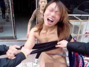 �������Ů���ɱ���С�� ���ֱ��ǹ���ȺŹ�������շ贫