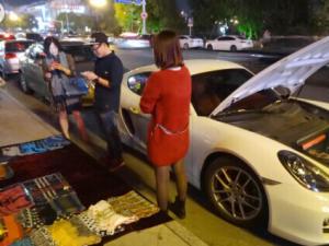 ����������ʱ�ݰڵ�̯��ָ���� ���ǹܸ��߳�Ҫ׬��Ǯ