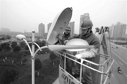 ͼ�ģ�������Ա��ǰ��ɶԳ���·�ƽ��м���