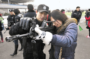 ���龯��ǹ֧