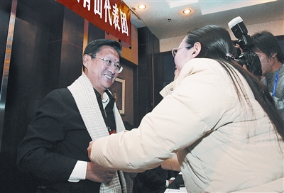 ����ɽ��Ҳ�ܴ���ǳɫΧ���ˡ�