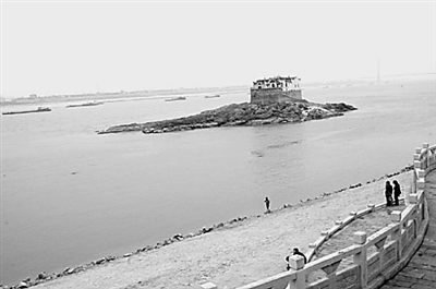 ������¶��ʯ̲