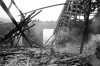 ���ڳ�������ը 3����Ա����