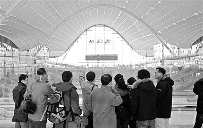 ӭ�Ӱ˷��� �人��վ׼������