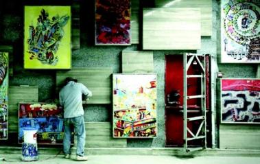 ����2������ɫվ����ǽ�롰¶����