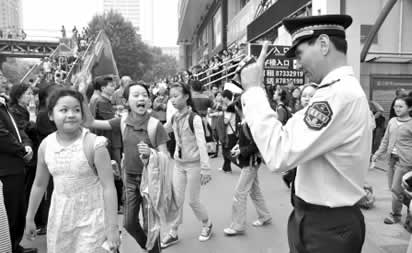 ÿ��ѧУ԰������רְ����