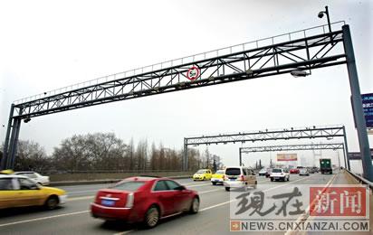 �人����һ��7���𰴴��շ� С��ÿ��8Ԫ��Ʊ2100Ԫ�ⶥ