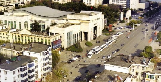 �����ʻ�����· ���Խ�ջ��׻�