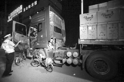 �人ר�����κ����֡�����������