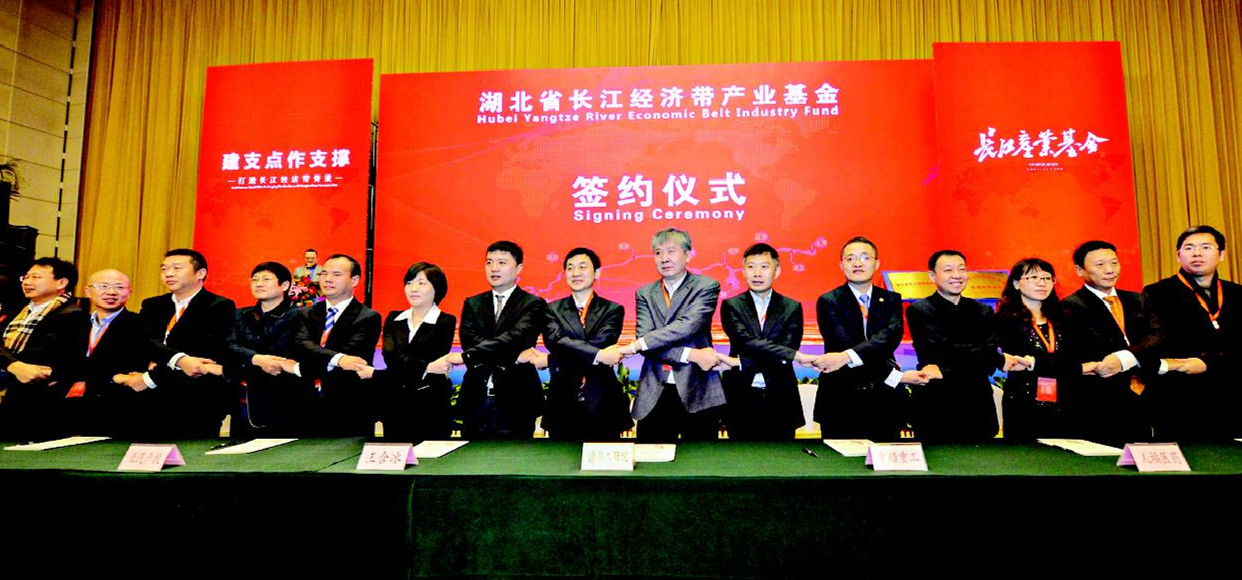 2000�ڻ�����ս�����˲�ҵ���ٷ�չ