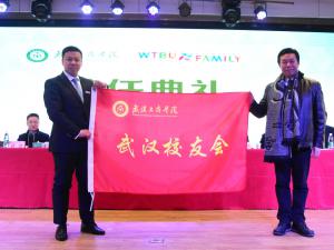 �人һ��УУ����������˫������