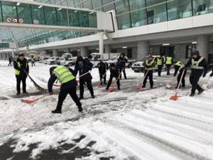 �人��ӻ����ر�ʱ���ӳ�������2��  �Ϻ�����27�ղ��ֺ���