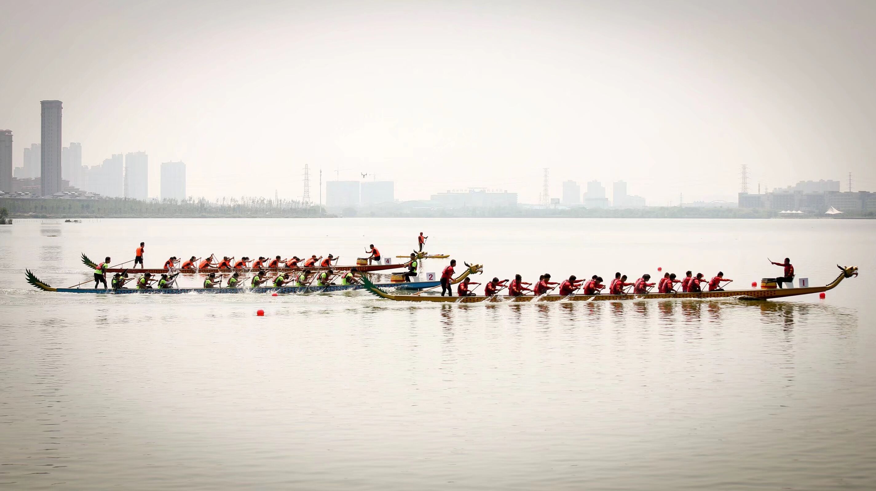 ����10֧��У���۶Ӿ��ɻƼҺ� �ֳ��������Ŀչʾ