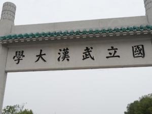 ������У�����ɱ�ҵ��ѡ�񱾵ؾ�ҵ